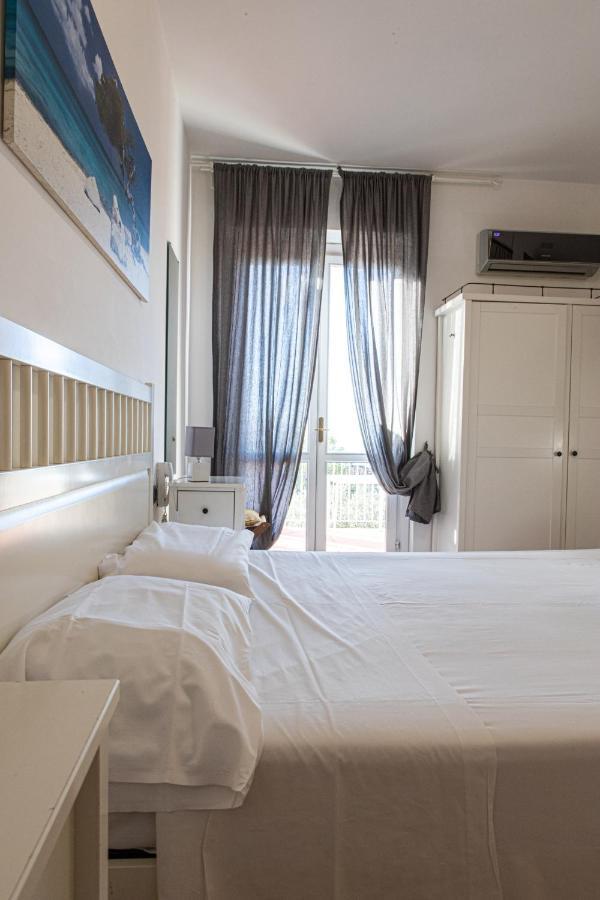 Gambero Nero Hotel เตลลาโร ภายนอก รูปภาพ